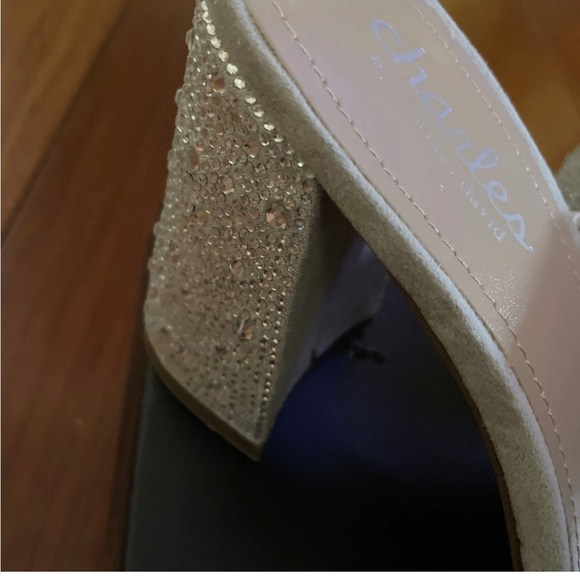 New with box Charles David 8.5 silver block heel - Picture 3 of 7